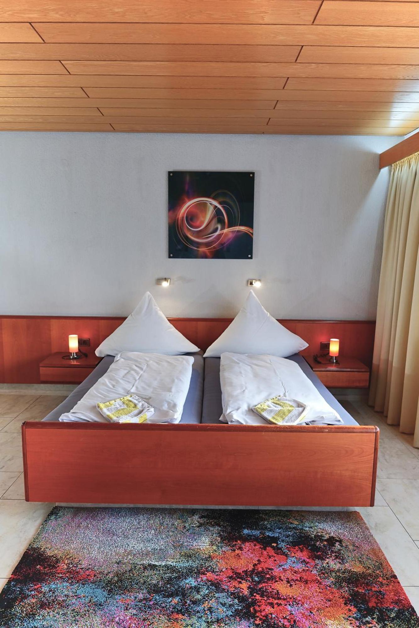 Kirrweiler  Hotel Garni Sebastian מראה חיצוני תמונה
