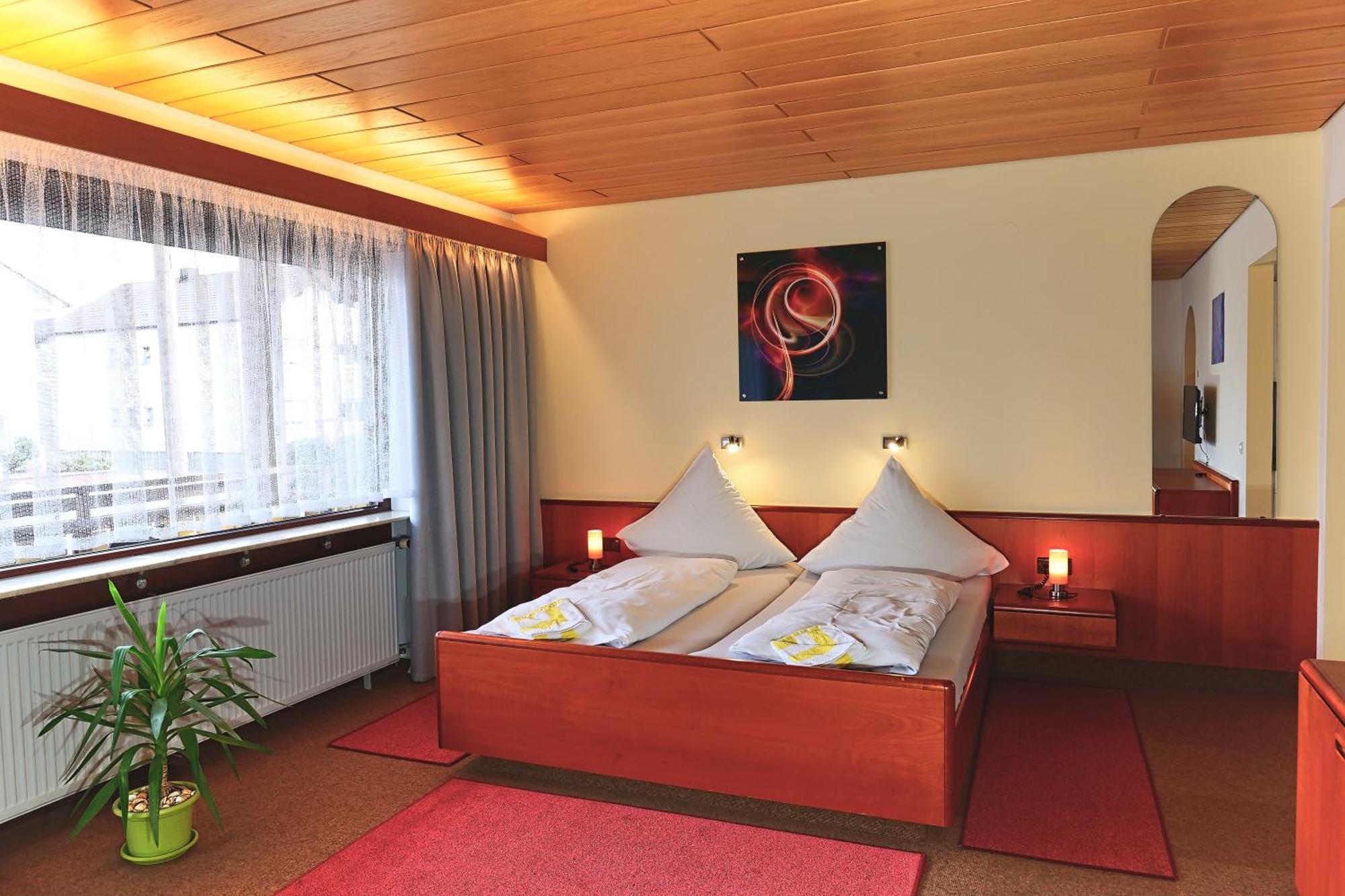 Kirrweiler  Hotel Garni Sebastian מראה חיצוני תמונה