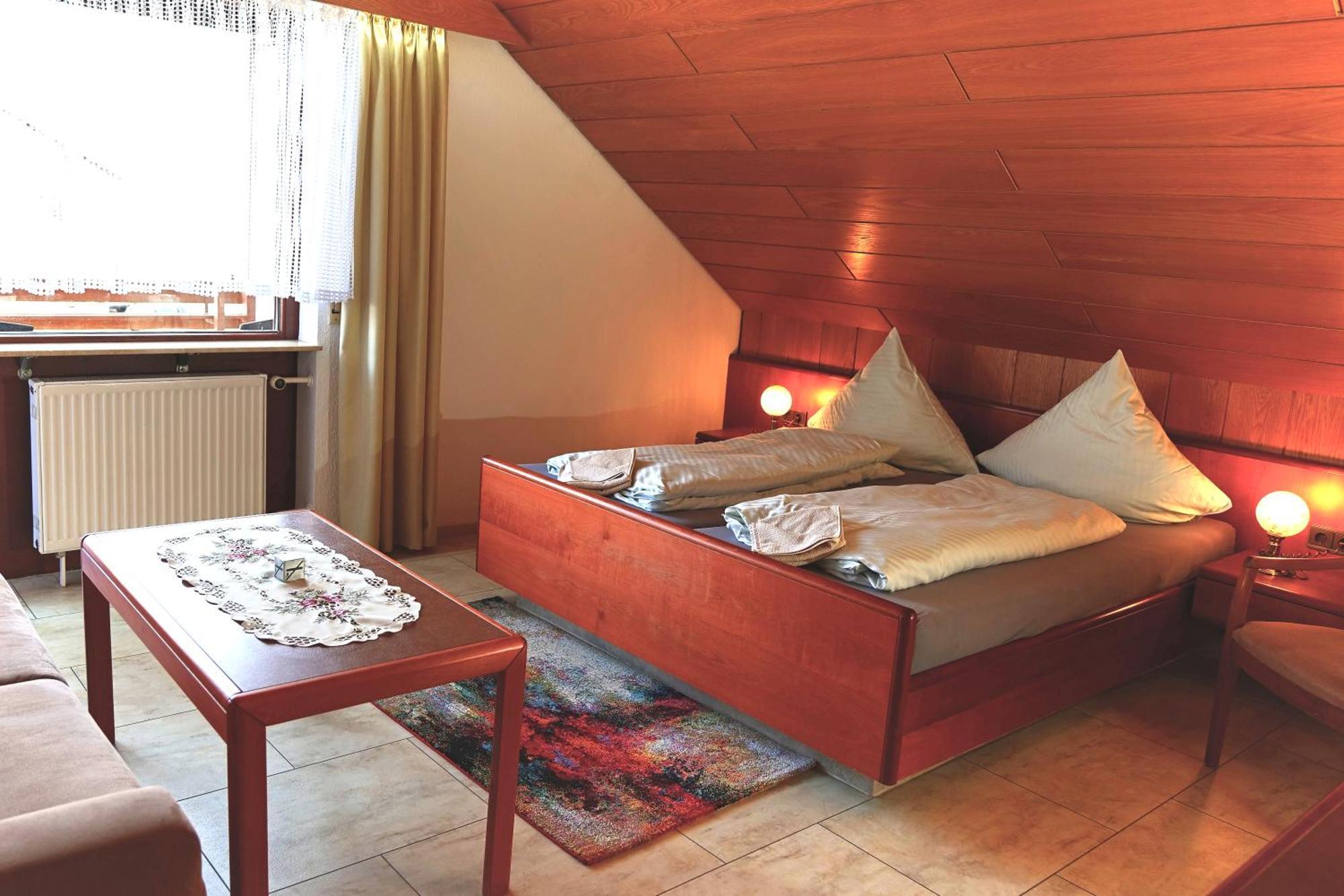 Kirrweiler  Hotel Garni Sebastian מראה חיצוני תמונה