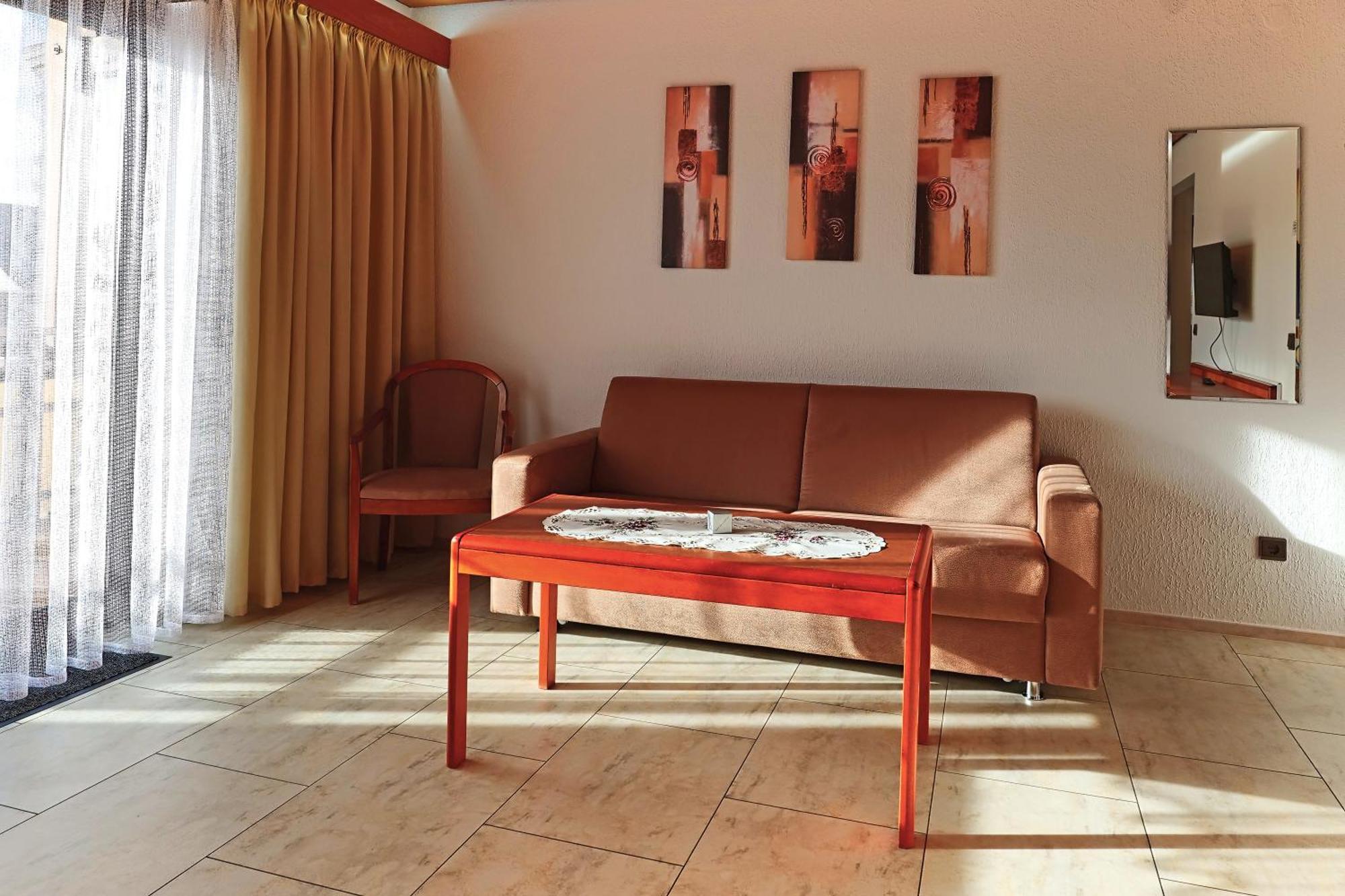Kirrweiler  Hotel Garni Sebastian מראה חיצוני תמונה