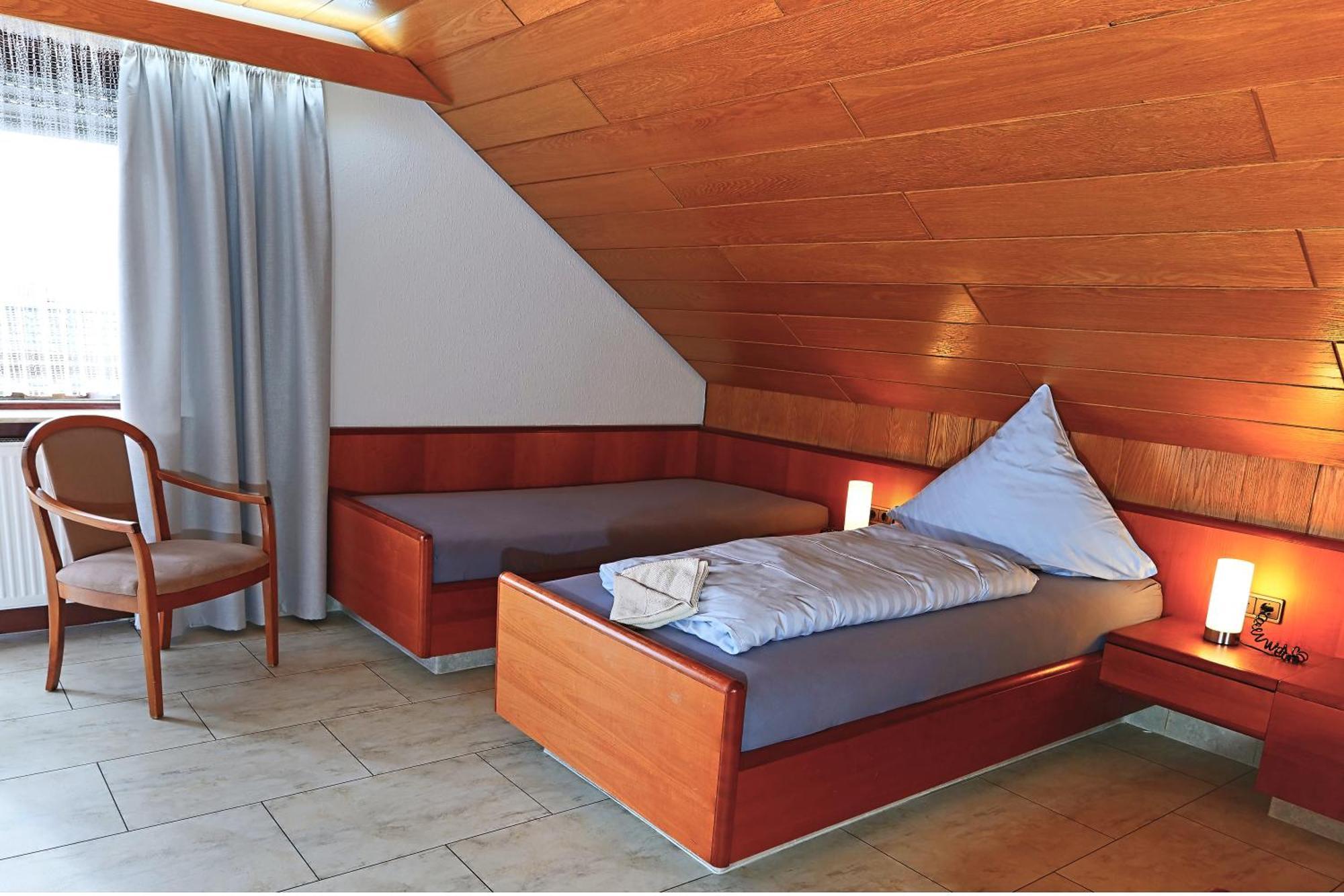Kirrweiler  Hotel Garni Sebastian מראה חיצוני תמונה