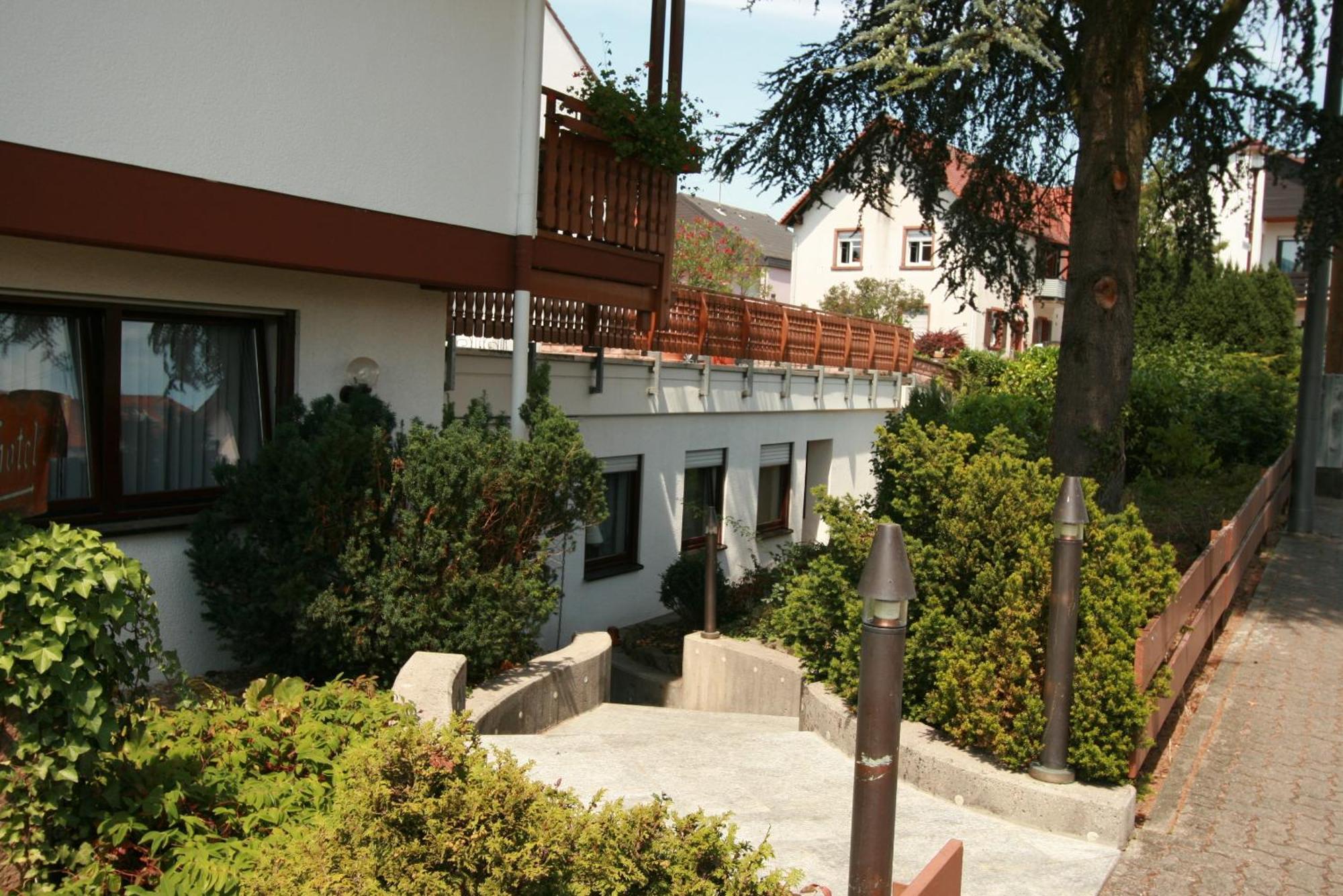 Kirrweiler  Hotel Garni Sebastian מראה חיצוני תמונה